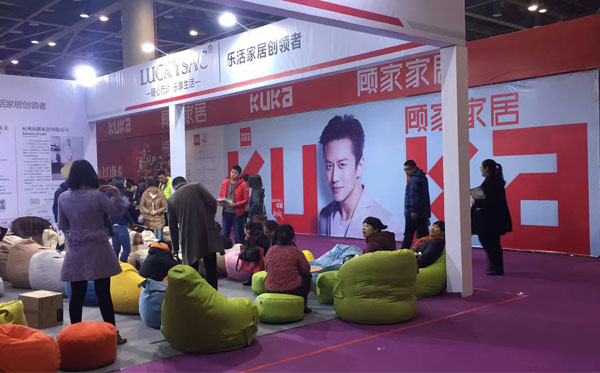 客戶找懶人沙發(fā)休閑家具廠：他們都找你們合作，我也找你們肯定錯不了